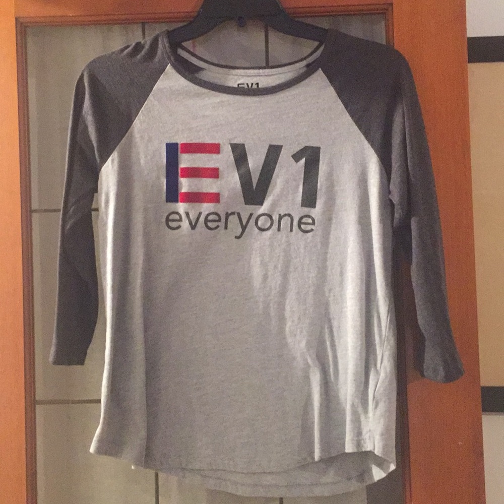 EUC  EV1 3/4 sleeve t shirt